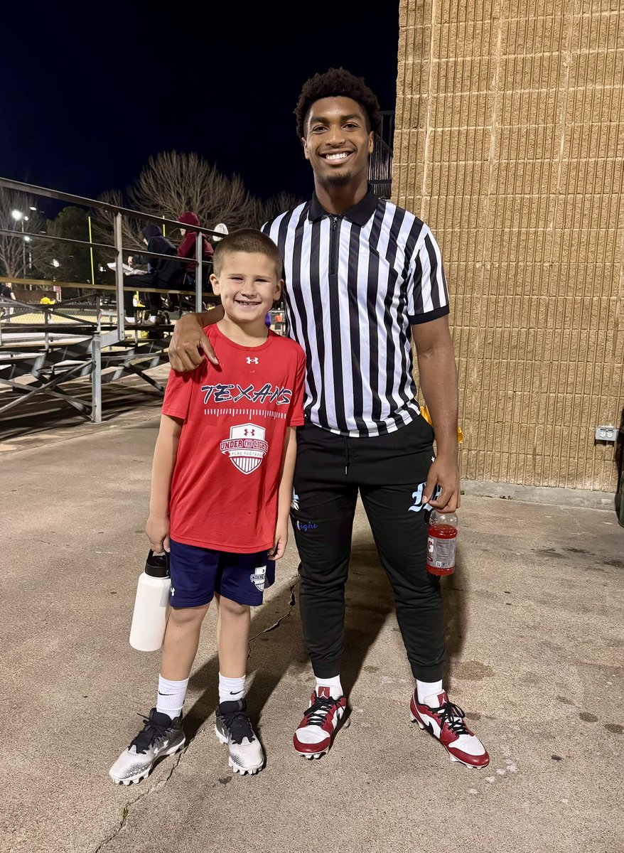Caseton was so excited to see that his favorite football player would be reffing his game! 🦅 @cardaemack33