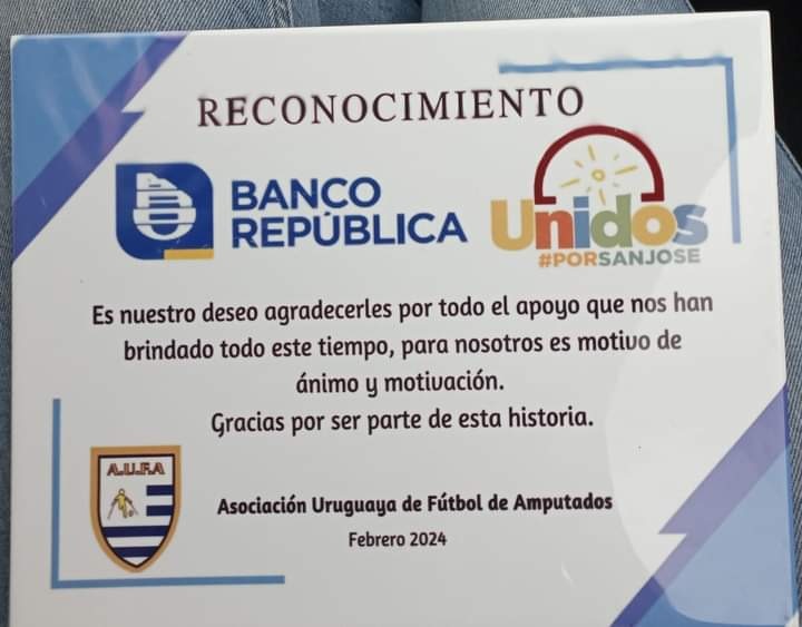 MatiasG81461951's tweet image. Recibiendo reconocimiento junto al Banco Republica.
Gracias AUFA Asociación Uruguaya de Fútbol de Amputados  por confiar en nosotros. #codoacodo @Cabildo_UY @GuidoManiniRios