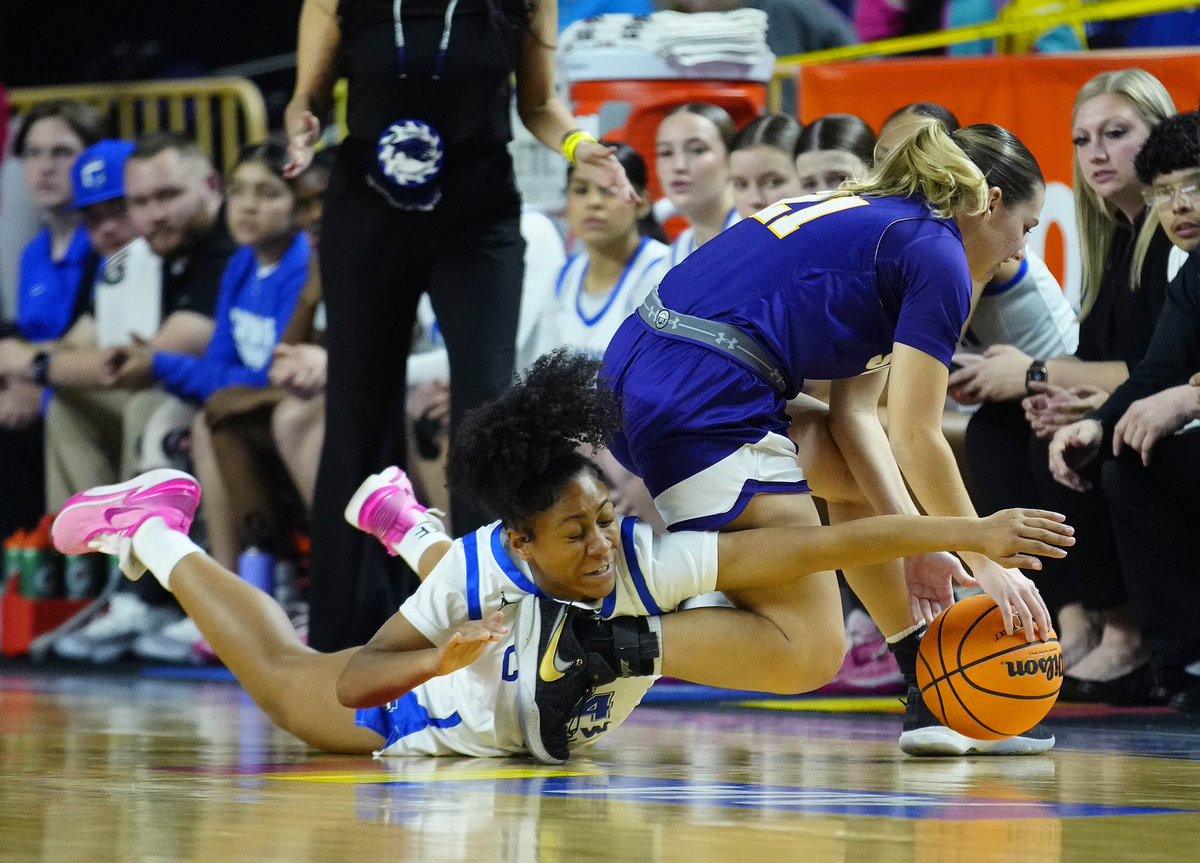 pjbreenphoto's tweet photo. Canyon View battles back to force OT and then pick up the 5A State Championship over Sunrise Mtn! Wow 👀 https://t.co/q7me7LQIzm