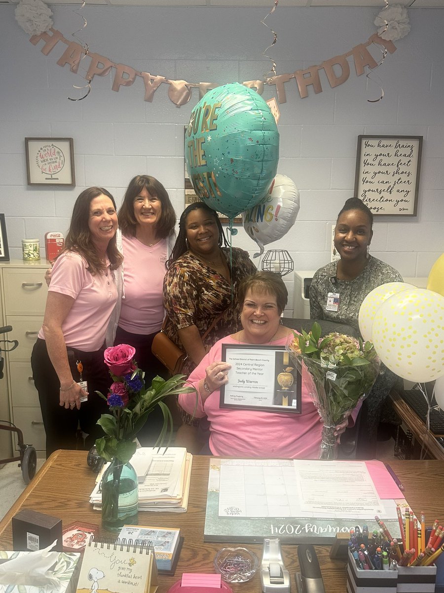 sdpbcESP's tweet photo. Join us in celebrating our Mentor Teacher of the Year (MToY) for the Central Region (Secondary), Judy Warren! It was a pleasure to honor you with your Gator family. #ESP24 #catchthewave 🐊 #WLMS @sdpbc_lindsay @pbcsd @SDPBCProfDev https://t.co/iQlGznqCnz