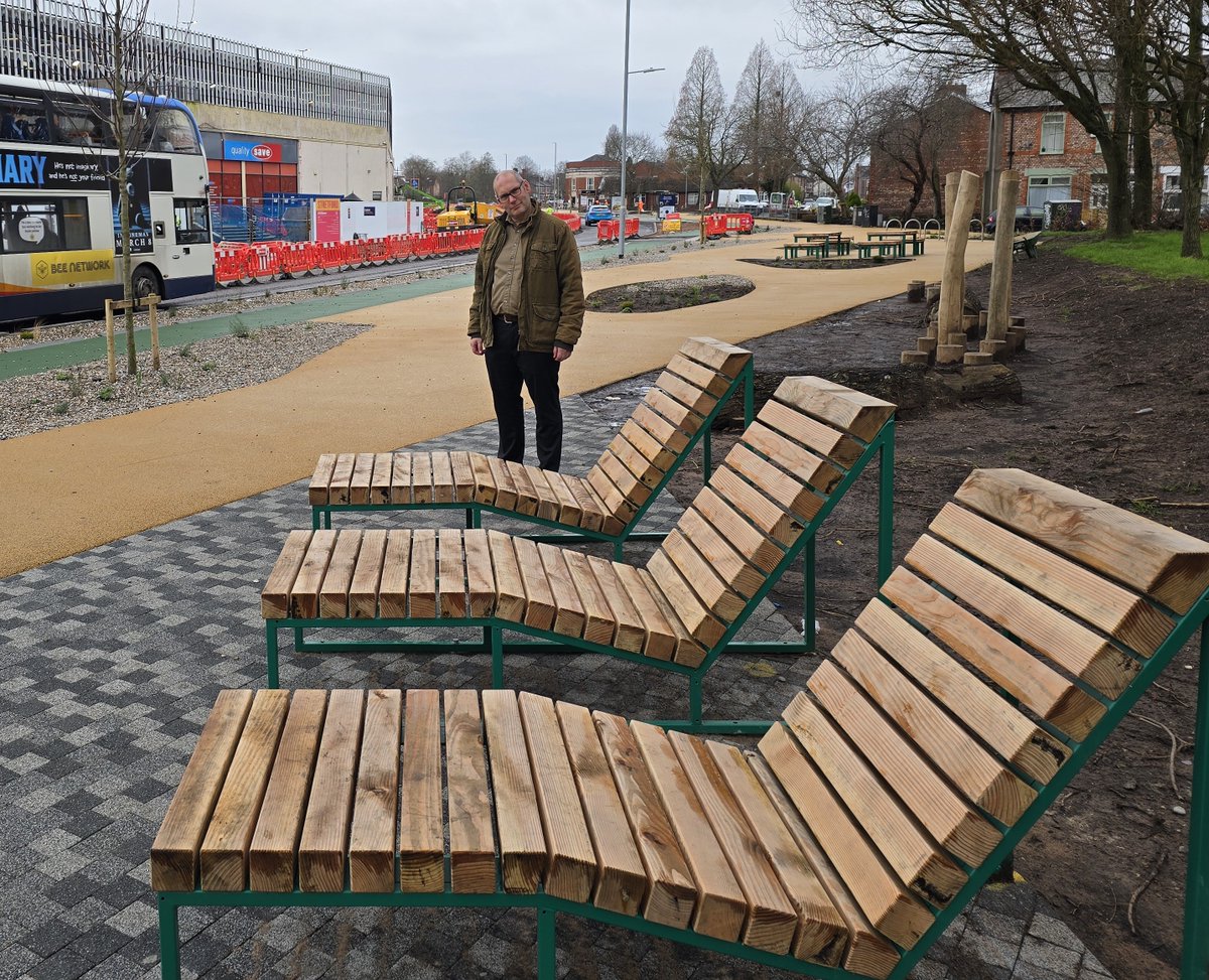 ....had to go and see for myself Trafford Labour's latest vanity project - the now infamous: 'Stretford Beach'.  After being featured on Ant&amp;Dec, we are now officially a laughing stock of the entire nation...and yes that is a busy road and a bus in the background🤔