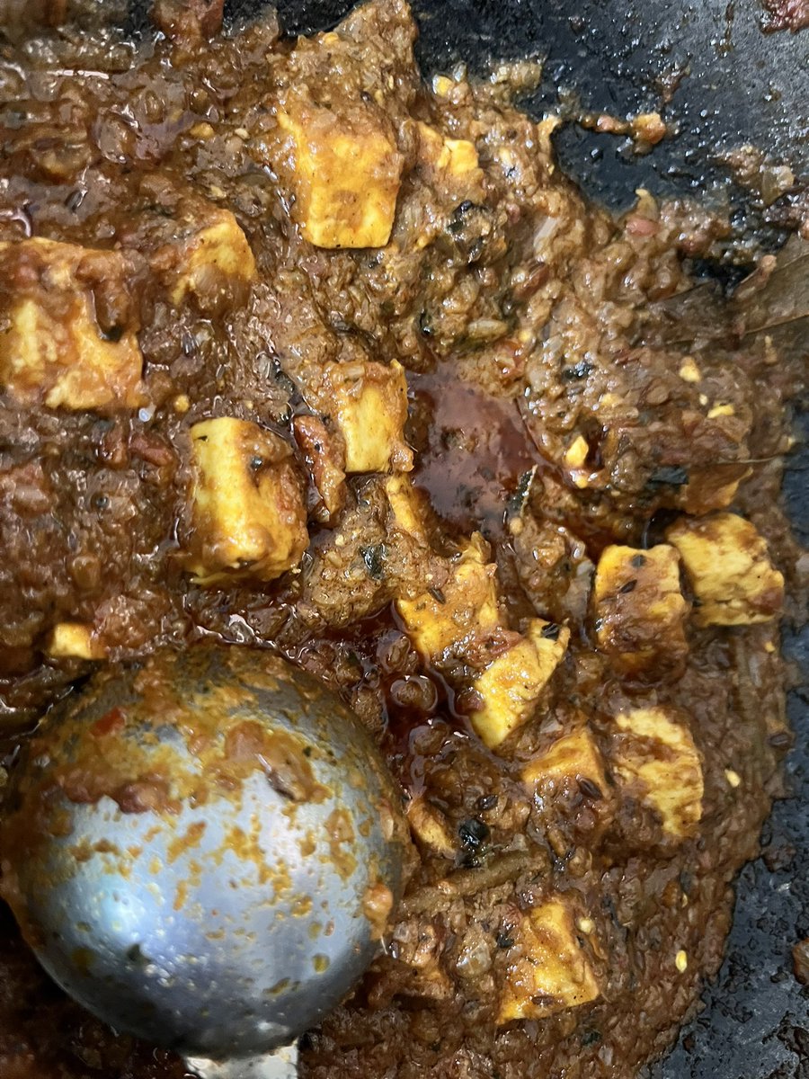 thri5ha's tweet photo. My dear lord, I am extremely proud of myself that I made this😍
Just look at the Basmaathis standing up and beaming at us!
Matar pulao and Dhaba style Panner Masala!
The looks are perfect💖 https://t.co/BPcPHkxXD8