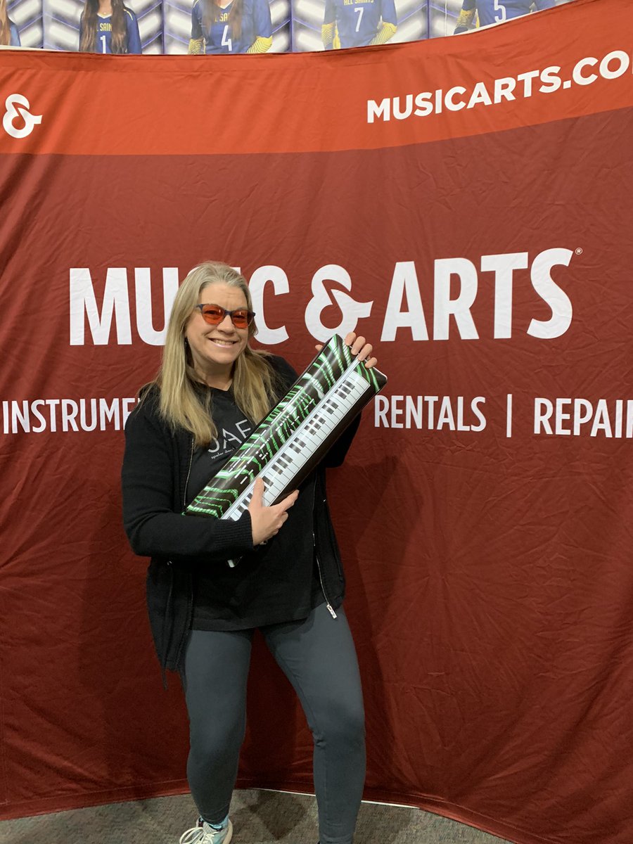 RDMusicMissLundgren tweet media