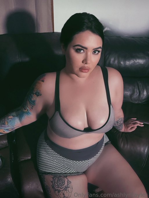 Retweet if you like thick milfs 😉 https://t.co/1OLChTfjaP