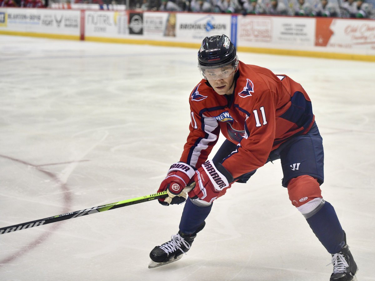 Congratulations to Sean Ross who made his professional hockey debut tonight! 👏🏒