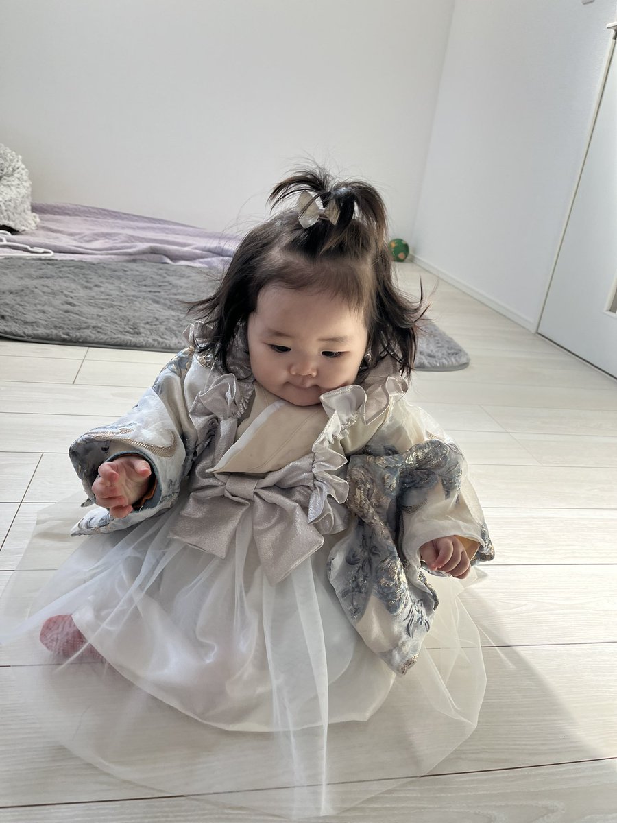 hhm_silver's tweet photo. 結婚式準備
楽しみました😊
リングガールの歩行器ドレス仕立て、娘の着物の髪飾り、ブーケ、結婚指輪
孫のお色直し用着物（ワンピース2枚を着物仕立てにしてみました。娘のドレスのときのイヤリングも作りました。＃手作りウエディング https://t.co/wUphLpftMx