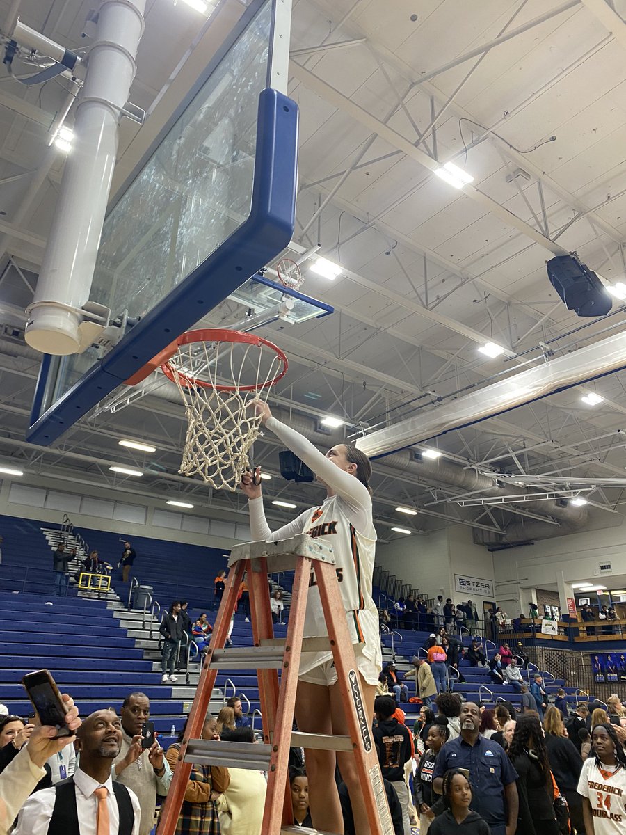 Back to Back district champs…Road back to Rupp continues! @kate_baker014 @GirlsBluegrass
