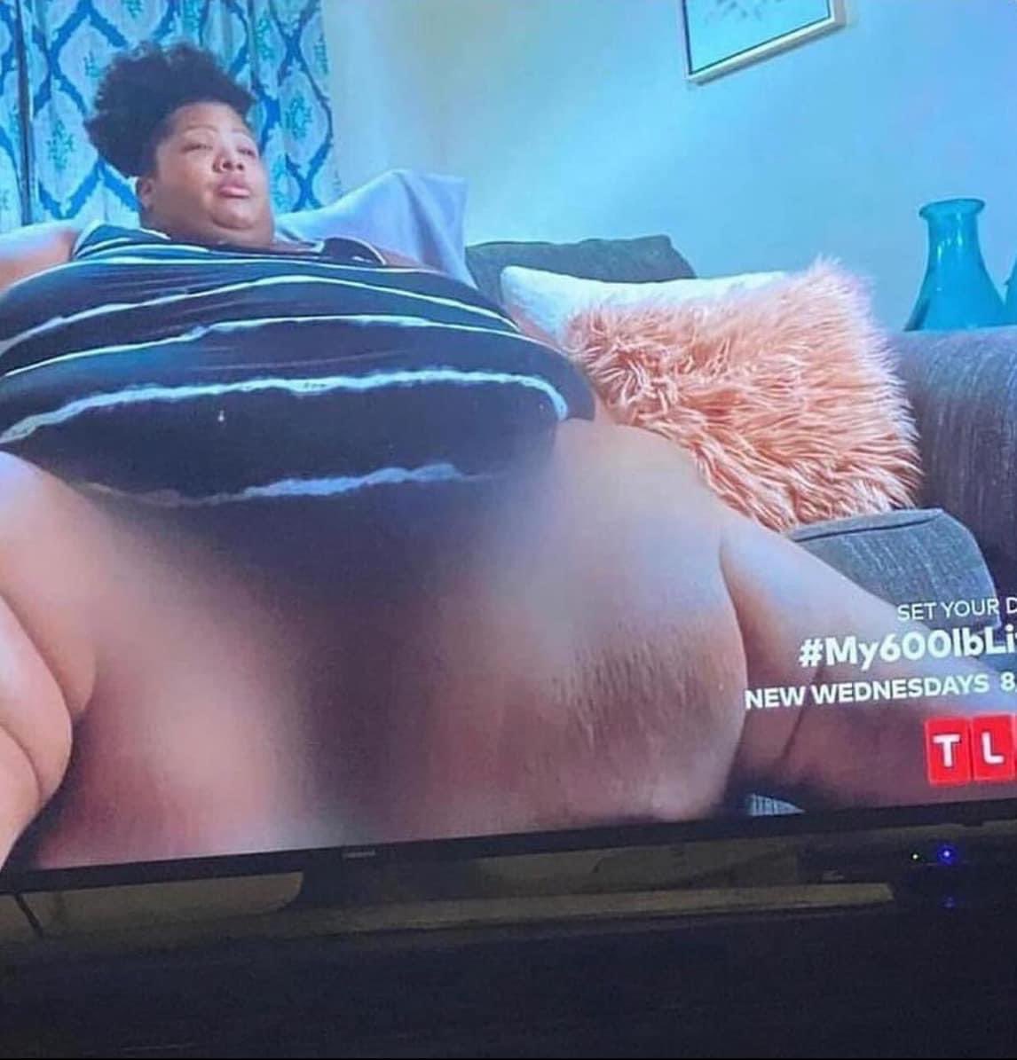 itsMochaB_'s tweet image. 5 million to eat it what you doing ? 🌚😳😂🤣