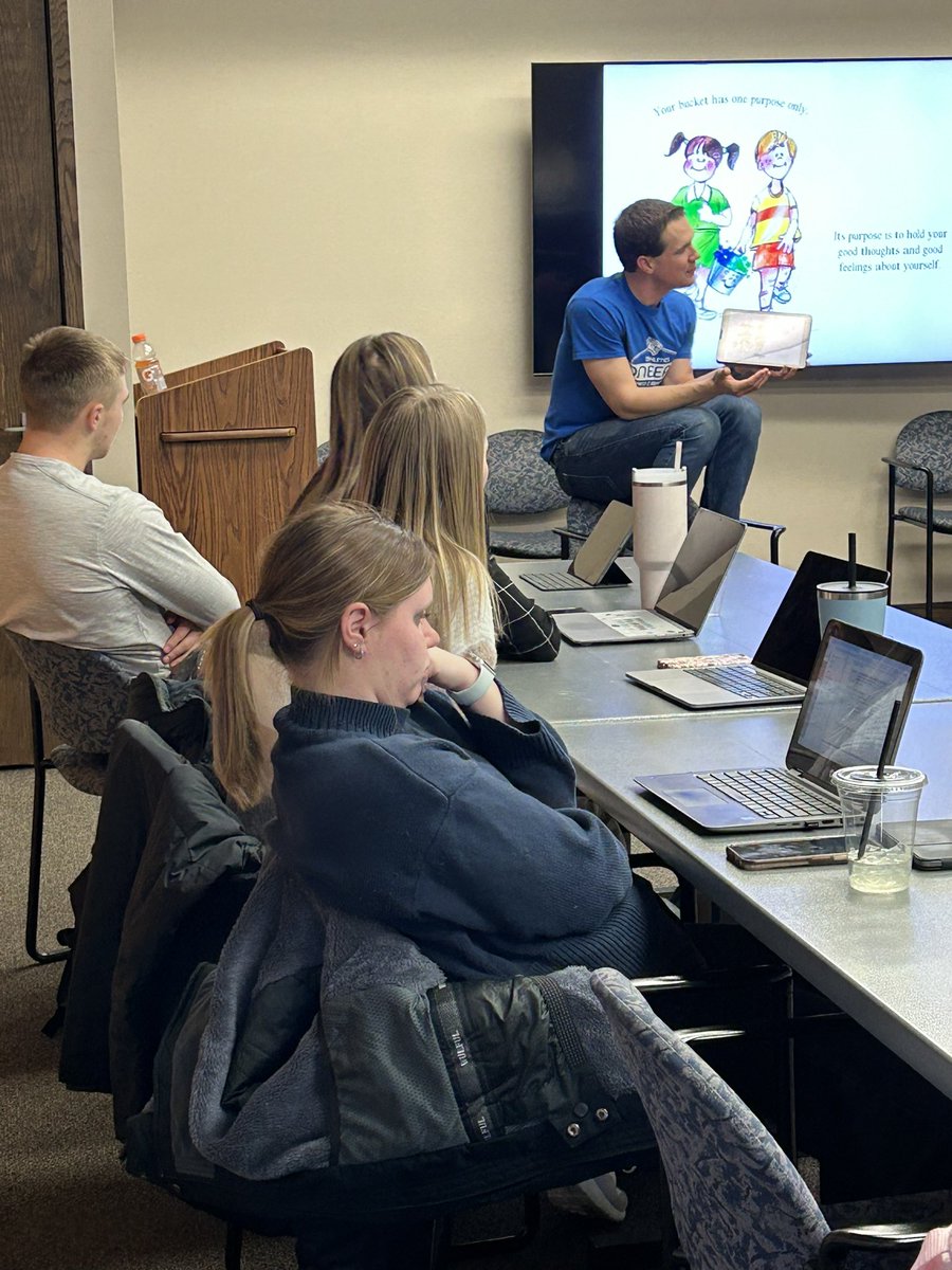 DWU Education tweet media