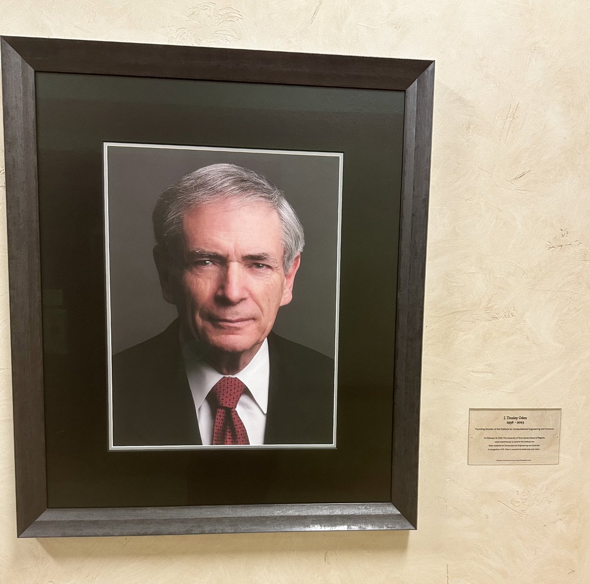 Feeling inspired visiting @OdenInstitute at @UTAustin for the first time! Honored to walk the halls pioneered by Prof. Tinsley Oden, whose visionary and leadership work in computational science and engineering laid the foundation for the hub of innovation. Had a great discussion…