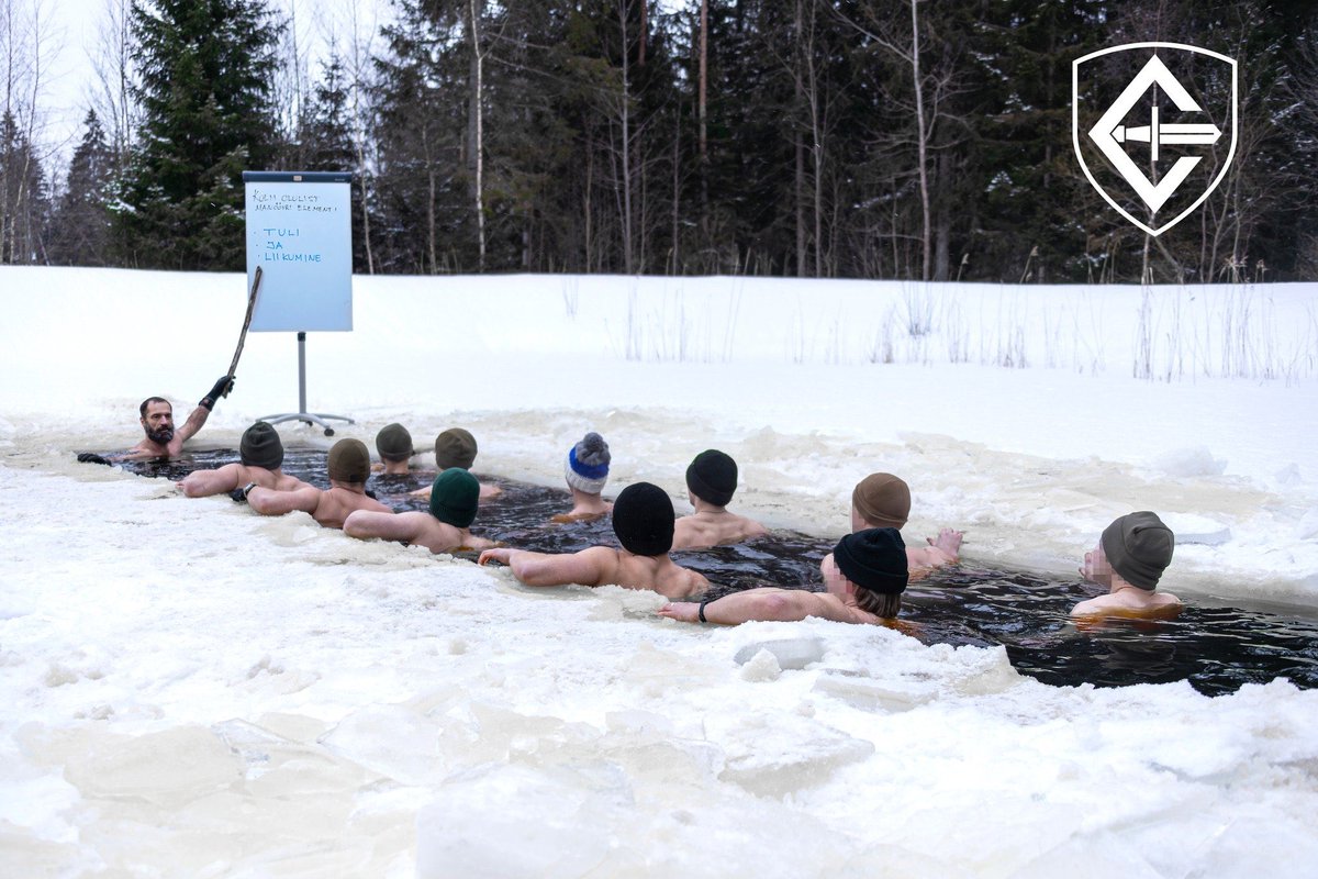 kprikk's tweet image. NATO has seen winter before.
Snow+fire is for softies😵‍💫, what about snow+ice+ice cold water?
Below is the Commander of 🇪🇪 Special Operation Forces Col Meimer in front of class full of #ESTSOF conscripts.❄️☃️
Basic elements of unit tactic - fire and maneuver - on the white board.