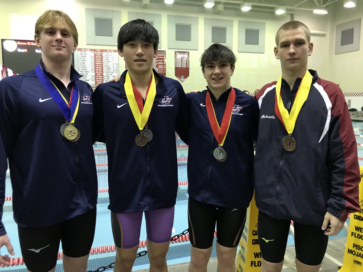 🏊‍♂️Liberty swimmers Malcolm Collins, Wade Wu, Christian Hackett, and David Gabrielle clinched multiple medals on Day 1 of districts🏊‍♂️
(Will post Liberty girls tomorrow)
⁦<a href="/LIBERTYATHCLUB/">LIBERTYATHLETICCLUB</a>⁩ ⁦<a href="/Ekocon24/">Evan Kocon</a>⁩