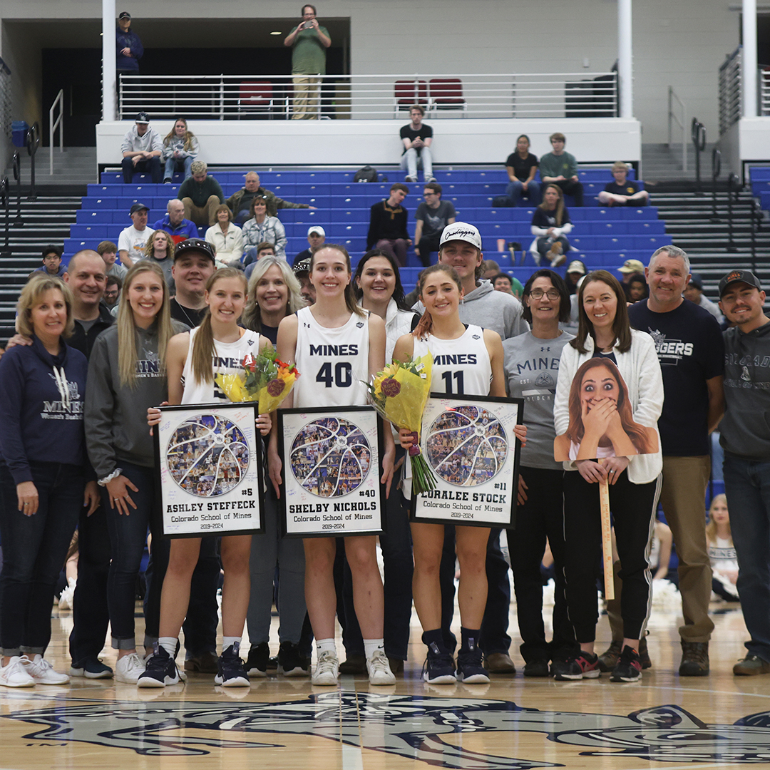 MinesWBB's tweet image. This crew... 💙⚒️💙 #HelluvaEngineer