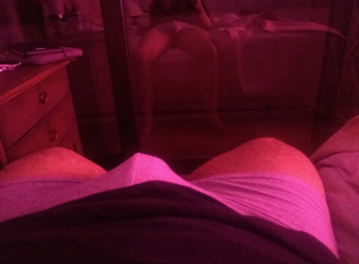 TianSebasss's tweet photo. Vine a Santiago y no he podido webiar nada, me voy el sábado en la noche, alguien invita a algo mañana en la mañana? O tirense un dato fijo pa webiar temprano 😈🍑🍆😏🍆🍑 #GayChile #GaySantiago #GayMan #ChileGay #SantiagoGay #Cruising #CruisingChile 
PD: estoy x colon/Vespucio https://t.co/uVae1ewIed