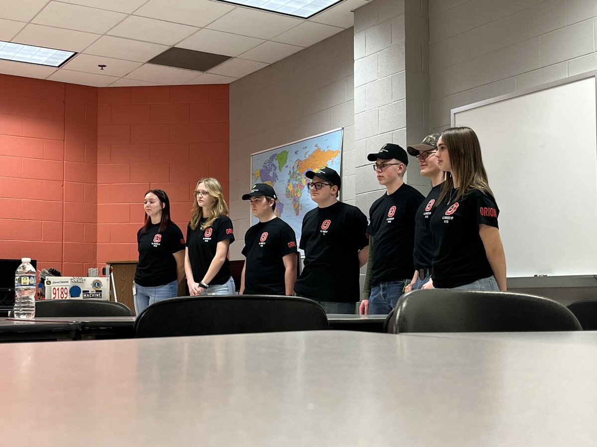 ohsrobots's tweet photo. Day One at State: done ✅ Such a great presentation and chance to meet the other teams. Can’t wait for tomorrow 🤖

#ohsrobots #allchargedup #team9189 #statecompetition https://t.co/a3vkQ9n1Hp
