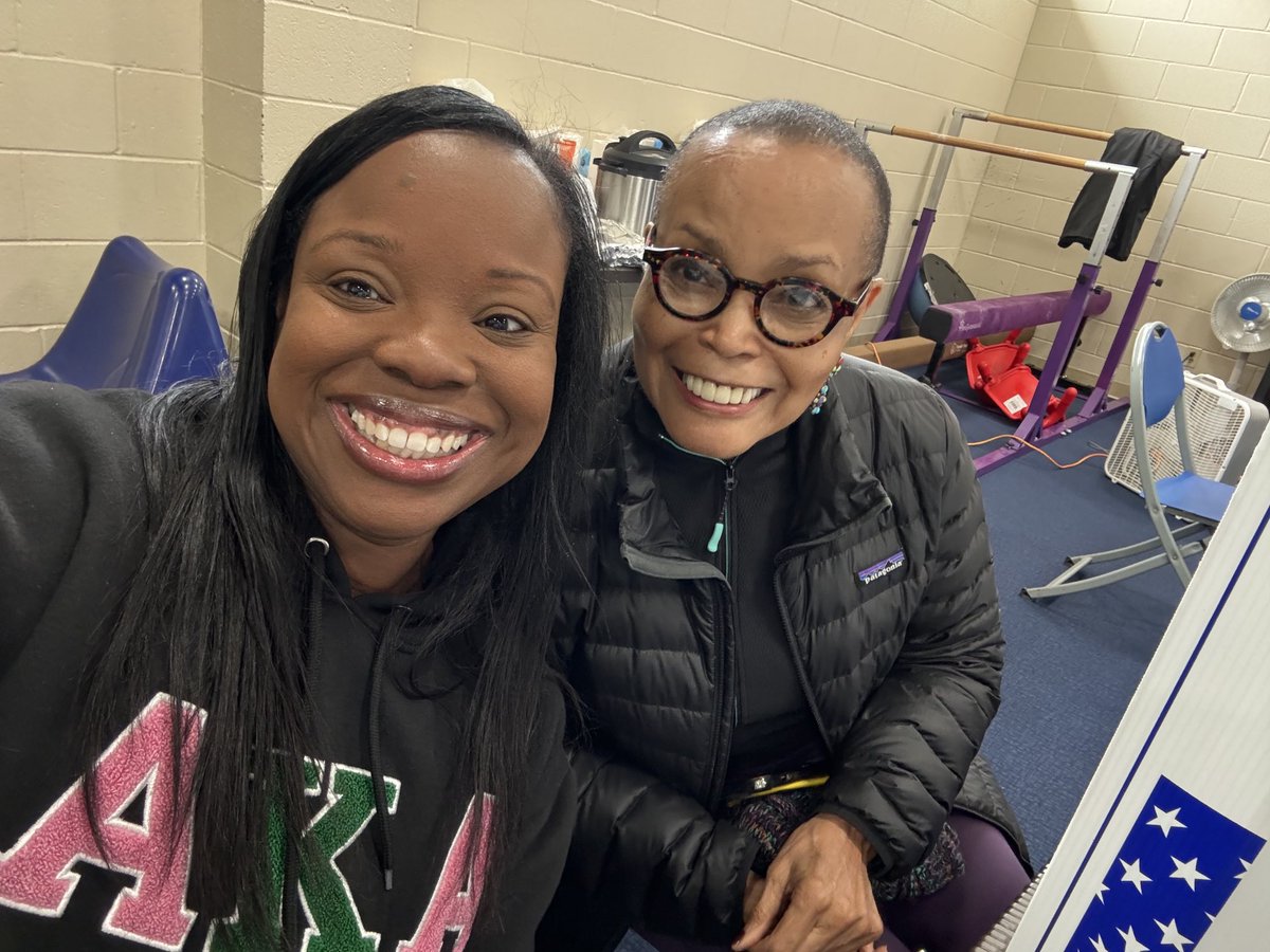 Anointed08's tweet photo. A time was had today! You still have time to get to the polls before Election Day. Take someone with you. #VoteYourPOWER @xjelliott @dmurrcon @lauracbryan @Denisefor80 https://t.co/JS5EiBin9E