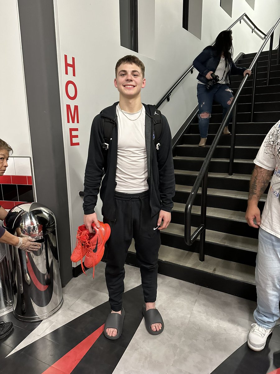 Southmoore’s Jesse Ledbetter scored 33 points tonight and surpassed 1,000 points for his career. <a href="/SouthmooreHoops/">SouthmooreBasketball</a> advances!!