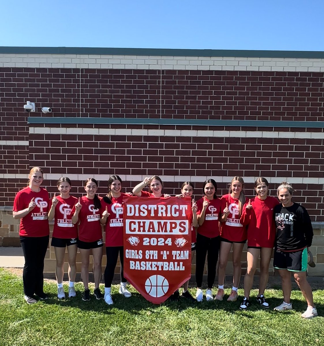 8th grade girls went undefeated in district play and got to hang their District Championship Banner today! 🏀🥇@THSGBB1 @TISDCPJHS @ReneeMiller0104 @handal_dave @twins_Richy