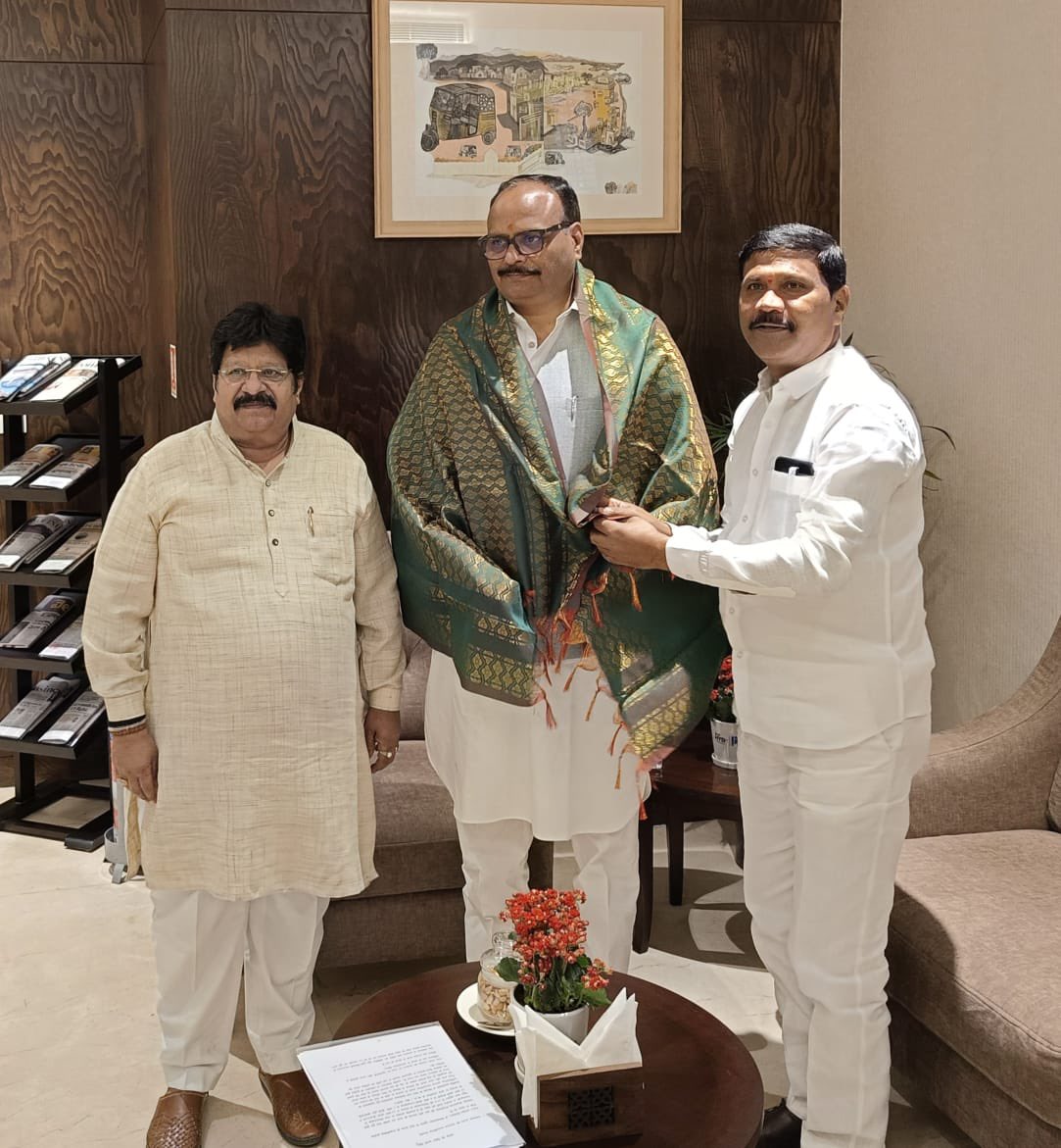 Yesterday received Hon’ble Deputy CM of UP Shri @brajeshpathakup ji at the RGIA Airport Shamshabad, Hyderabad as he came to participate in the closing ceremony of ##VijayaSankalpaYatra in Nalgonda Cluster. #AbkiBaar400Paar #TeesriBaarModiSarkar