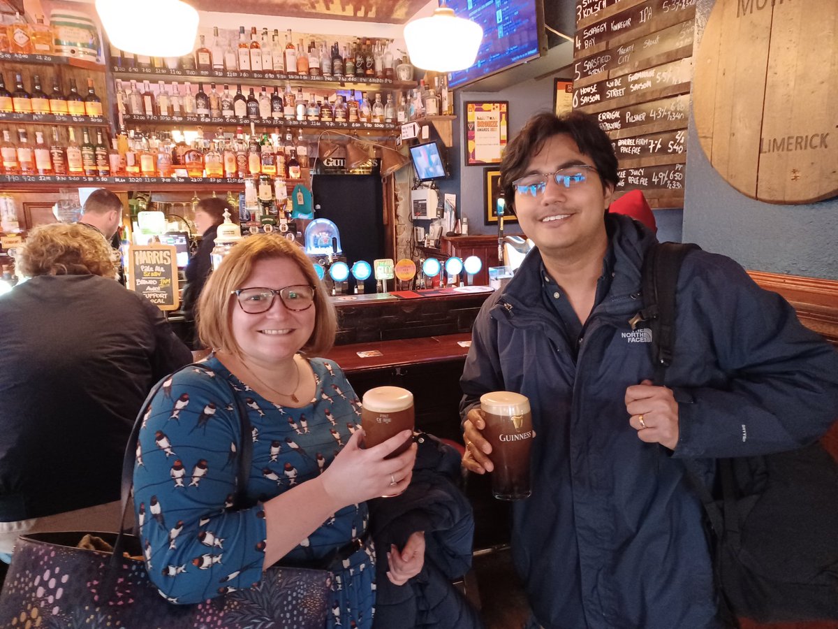 @zgroupul + @MukherjeeChem delighted to host @AndreaLaybourn for the @BernalNews seminar during which she convinced us that flow chemistry offers opportunities for more efficient MOF Andrea was later welcomed in the traditional manner on her first visit to Ireland.