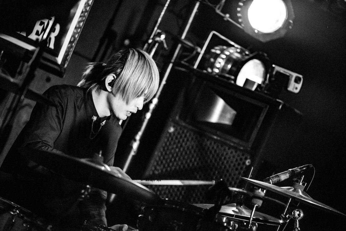 Aqua_drummer's tweet photo. 昨日は華奈さんライブでした！！🔥

3月1発目から楽しいライブでした！
来てくれた皆さんもありがとうございました！！🥁🔥🔥

そして今回はバキバキのお写真頂けました( *´꒳`* )🔥
カッコいい写真ありがとうございます！

photo by さーちん（@sa_chinnn） https://t.co/I9iETry481