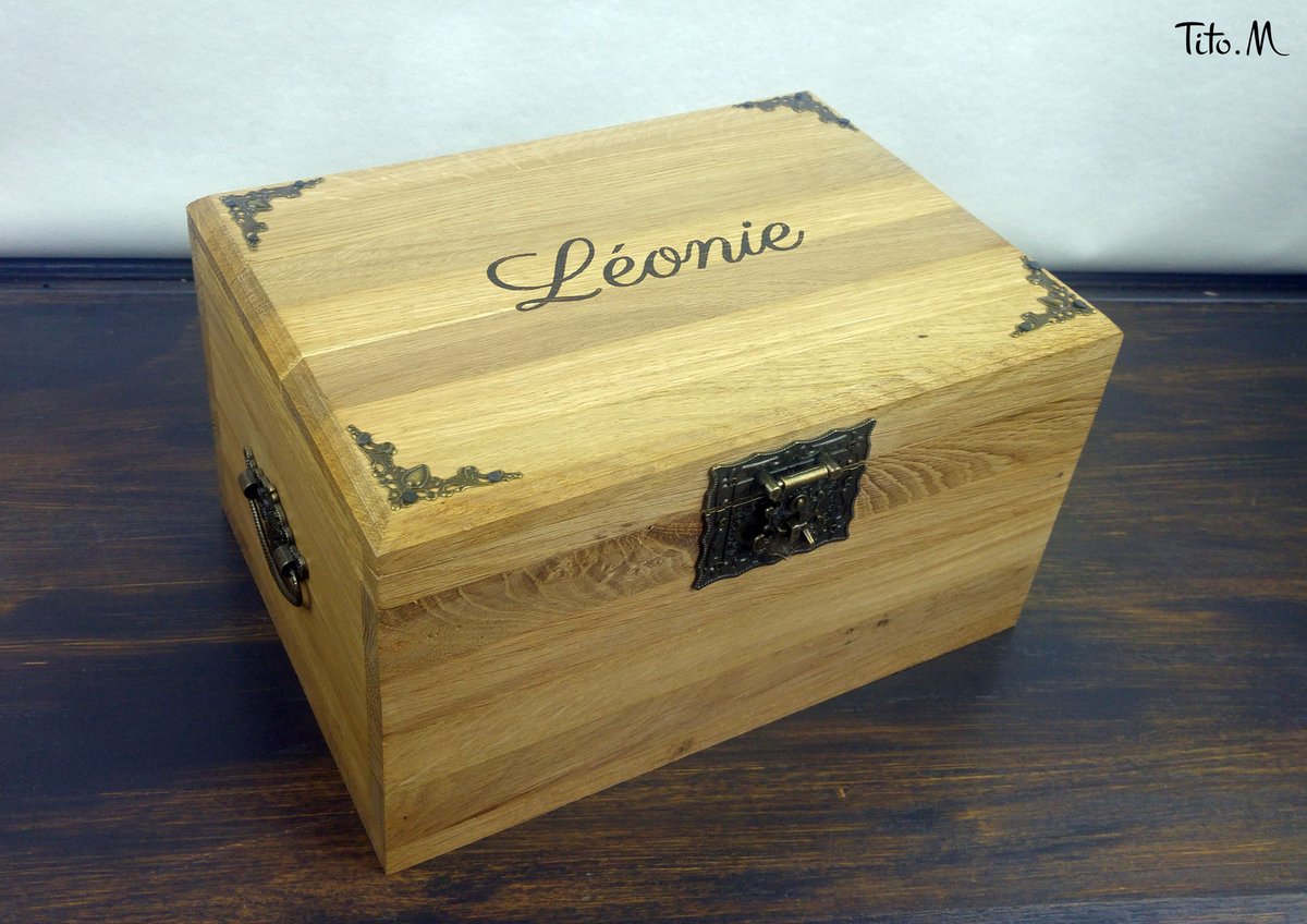 TitoMDeco's tweet photo. Saison du chêne !? 😃
Le Classique Noble, en chêne massif français, donc....
Sans colle, tasseaux sur-mesure assemblés à la main.

#coffret #chêne #coffretenchene #creationbyTitoM https://t.co/DtrZTg3fZ9