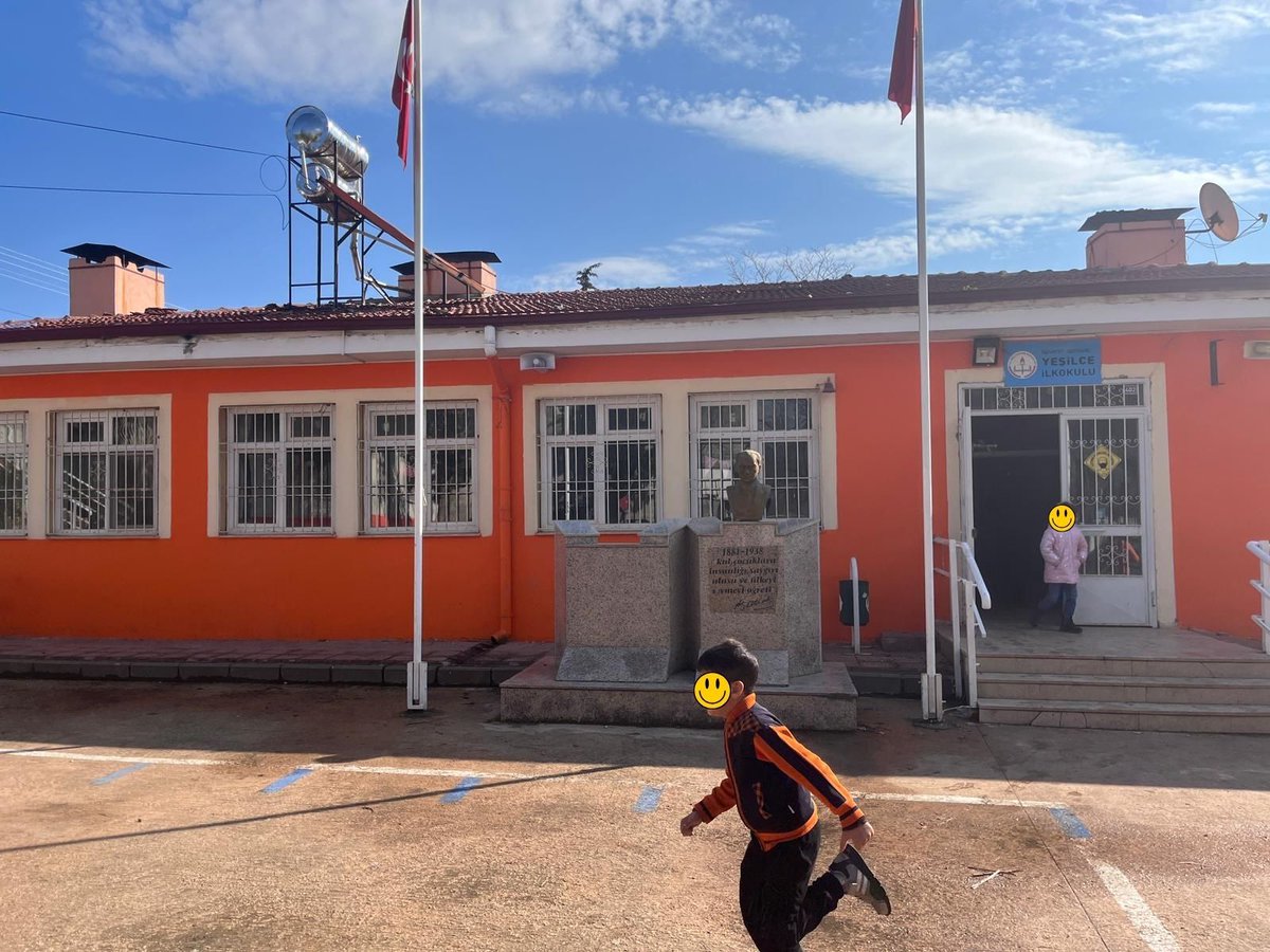 cekulvakfi's tweet photo. 📌 2022-2023 eğitim öğretim yılından itibaren Gaziantep Büyükşehir Belediyesinin desteğiyle farklı okullarda hayata geçirilen Kentler Çocuklarındır Eğitim Programı: Gaziantep, Emine Humanızlı İlkokulunun 3’üncü sınıf öğrencileriyle tamamlandı. https://t.co/OQ0H2jAH4r