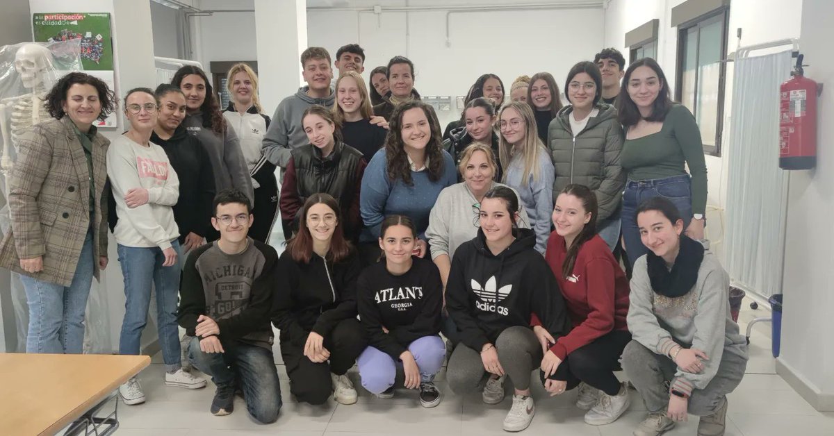 SAFAAlcala's tweet image. 📣 TALLER IMPRESIONES DENTALES #EnFPSAFA #FormaciónComplementaria #Odontología 🦷😁‼️

➡️ El alumnado de CAE ha complementado su formación con un taller sobre la realización de impresiones dentales, vaciado correspondiente y registro de mordida dental 👏👏👏