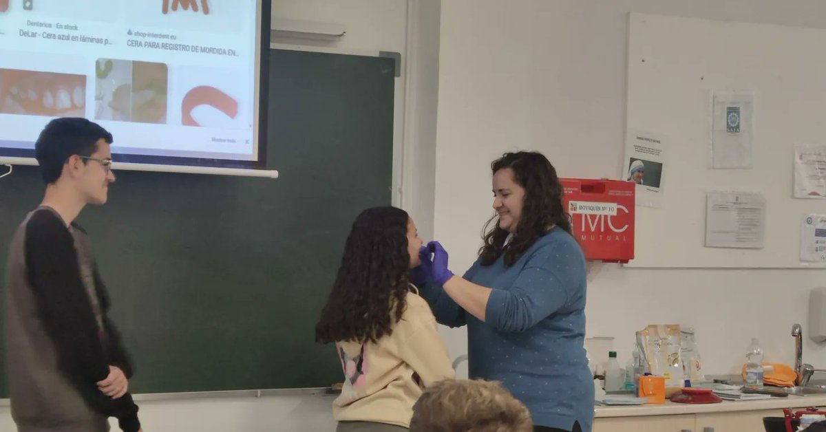 SAFAAlcala's tweet image. 📣 TALLER IMPRESIONES DENTALES #EnFPSAFA #FormaciónComplementaria #Odontología 🦷😁‼️

➡️ El alumnado de CAE ha complementado su formación con un taller sobre la realización de impresiones dentales, vaciado correspondiente y registro de mordida dental 👏👏👏