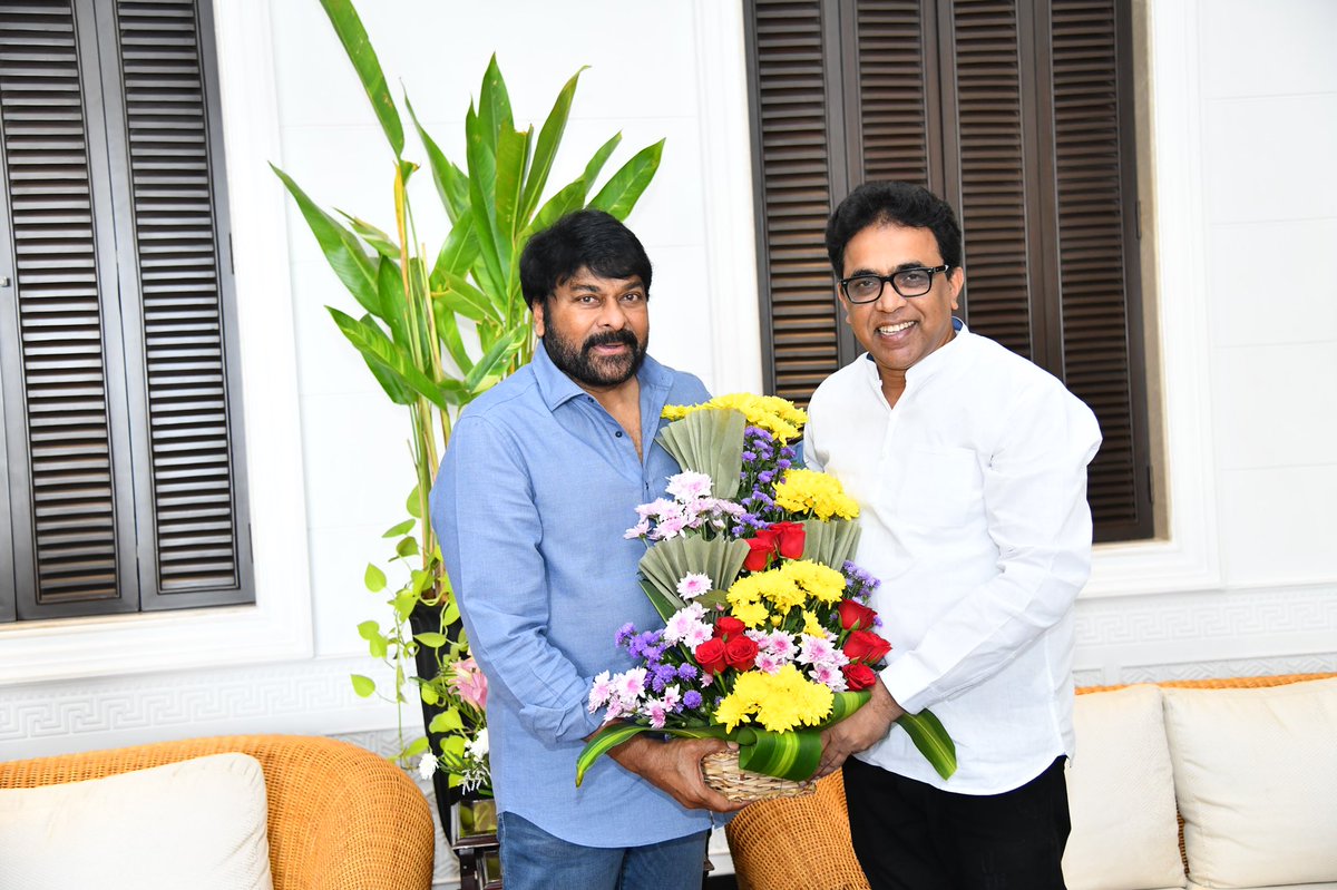 Mega star Chiranjeevi garitho…..
#MegaStarChiranjeevi #Mega156