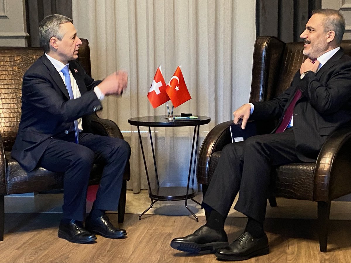 Glad to meet @HakanFidan, Türkiye Foreign Minister. We exchanged on our bilateral relations and the peace process in #Ukraine. I also thanked him for hosting the inspiring @AntalyaDF! #meet4diplomacy 🇨🇭🤝🇹🇷