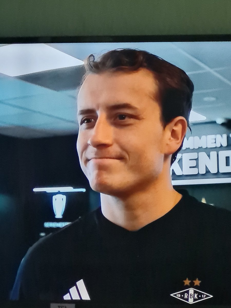 Dårlig vekst over leppa på denna karen? Solid bart på panna ihvertfall #rbk #tv2fotball
