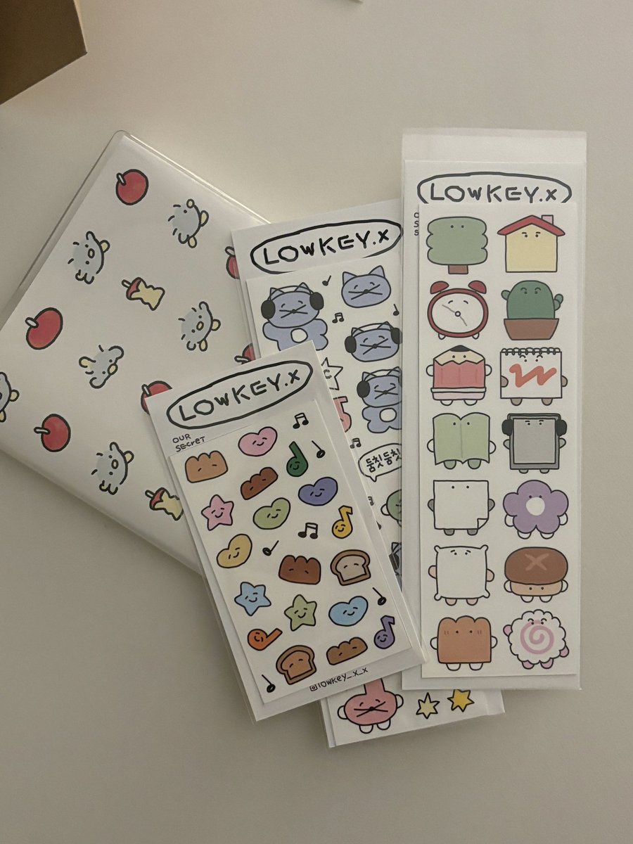 2024 다이어리도 2월까지 안 샀다가... 최근에 메이드바이 들러서 홀랑 하나 구매해옴. 스티커도 삼 저는 이런 귀요미 그림체가 참 좋더라고요