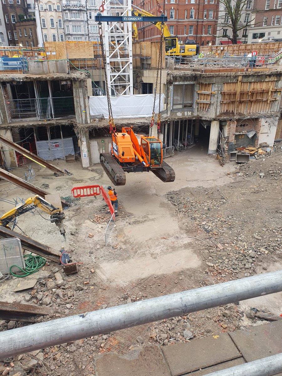 AGDEquipment's tweet image. #Marchetti Sherpina 25 tons #TelescopicCrawlerCrane with tier 4 engine, dismantled and lifted into position yesterday in central London for @McGee_Group 

The boom and counterweight were removed to reduce the weight to suit the tower cranes capability.

 #RestrictedAccess