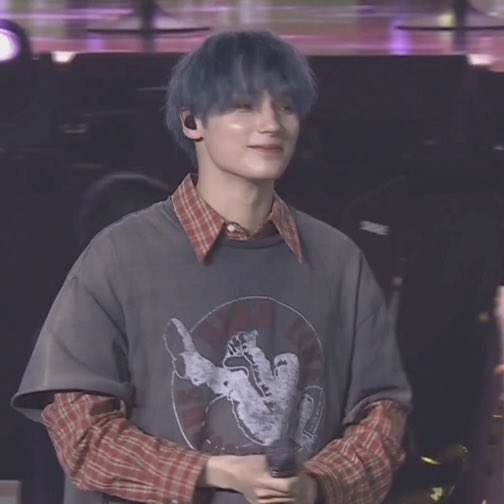 hyukalooks's tweet photo. this entire look from the hair to the fit is SO perfect on huening kai https://t.co/Hzo9kdndDz