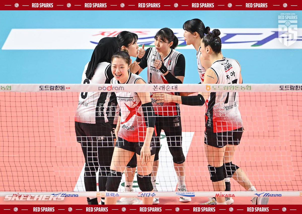 dly_volleyball's tweet photo. #VLeague 🇰🇷🏐
Hyundai Hillstate 2-3 Red Sparks

25-23 | 15-25 | 25-16 | 19-25 | 10-15

Spike mega menutup pertandingan🔥🔥

#volleyball https://t.co/Lcer4jaGvo