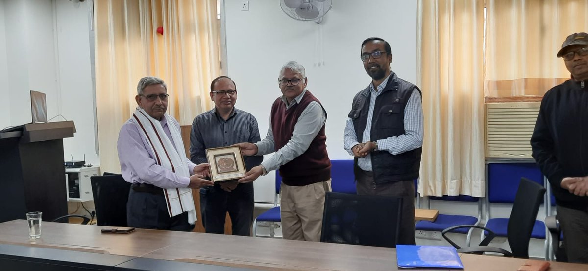 AmitavaRakshit3's tweet photo. #PrecisionCounts Thank you Prof KN Tiwari
@IITKgp
for interacting with grad students at
@directoragbhu
& emphasizing on the increasing role of agril engineer in solving engineering problems that involve in soil & 💧conservation programs
@BhuUpdates
@dsw_bhu
@deanagbhu
@FAO @IWMI_ https://t.co/lVq41oUtOq