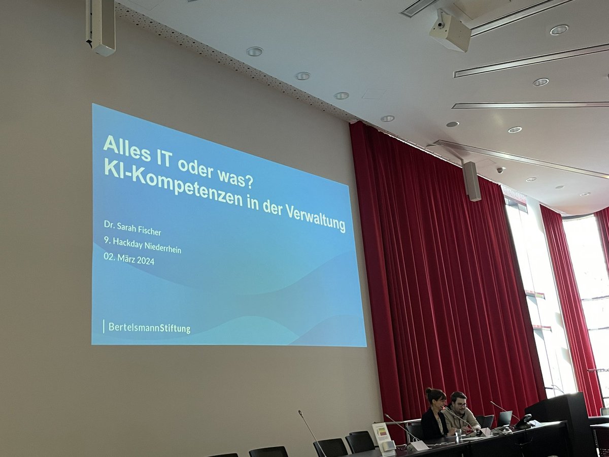 OpenDataMoers's tweet photo. Der erste Input beim #oddmo24 dreht sich um das Thema #KI von Sarah Fischer von der @BertelsmannSt https://t.co/eskemEIJmI