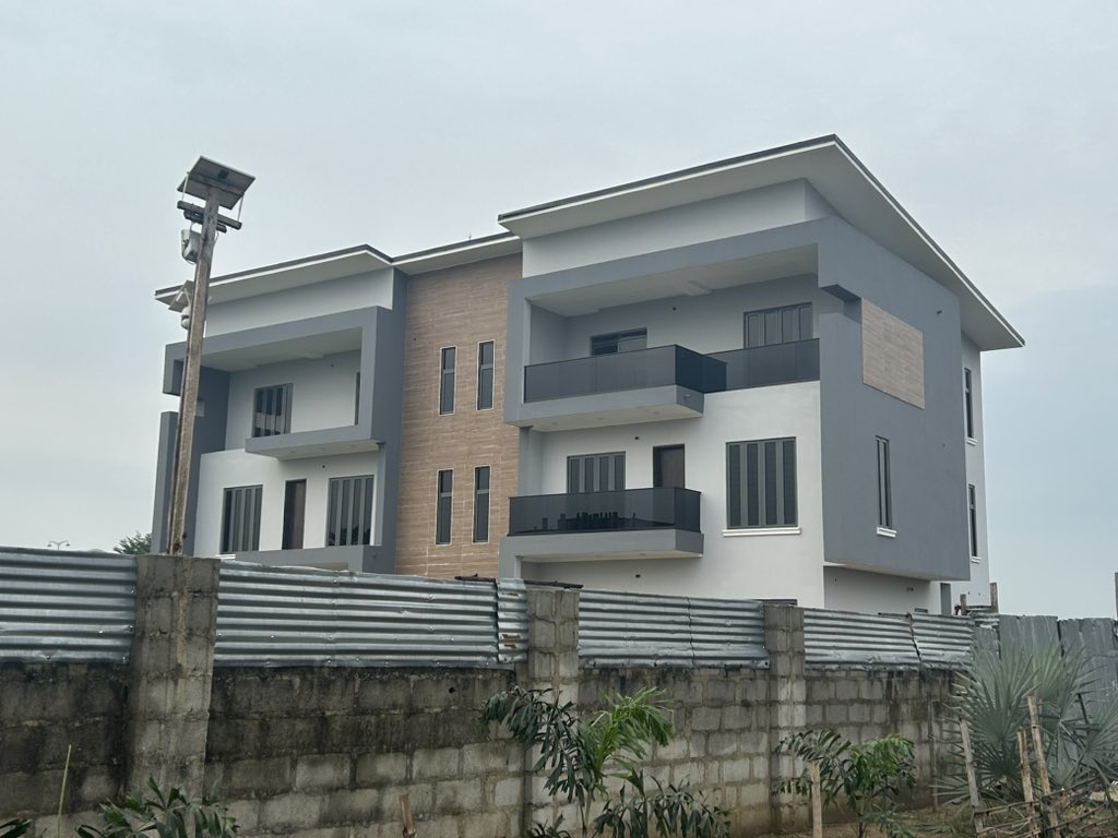 emile_ogb's tweet image. I always see this Beautiful Architecture while jogging, so this morning I took a shot😍… somewhere in PH.

We can recreate this for you.#Flexy