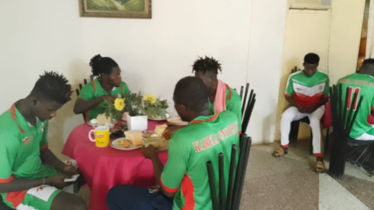 Amlawrens's tweet photo. Karela United players enjoying breakfast after arriving from Tamale
#GPLwk19 #GPLMD19 https://t.co/kDjgJPBQwP