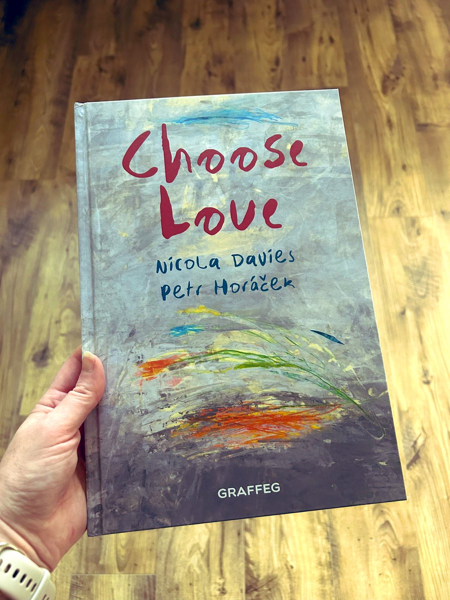 I held my first @CarnegieMedals yesterday. I decided to try something a bit different and opted for the Choose Love poetry. It’s short but, my god, it is a heartbreaker. Following the life of refugees from Departure, to Arrival, to Healing. A must read - it’s an important one.