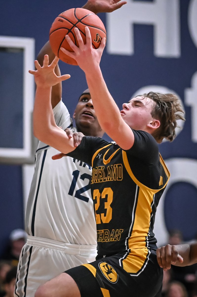 Here are a few favorites and the link to the @journalsentinel gallery from Shoreland Lutheran @SLPacers @SLHSBBB at Milwaukee Academy of Science @MAS_Athletics @wiaawi Division 3 boys basketball regional tonight. tinyurl.com/mv579wbw