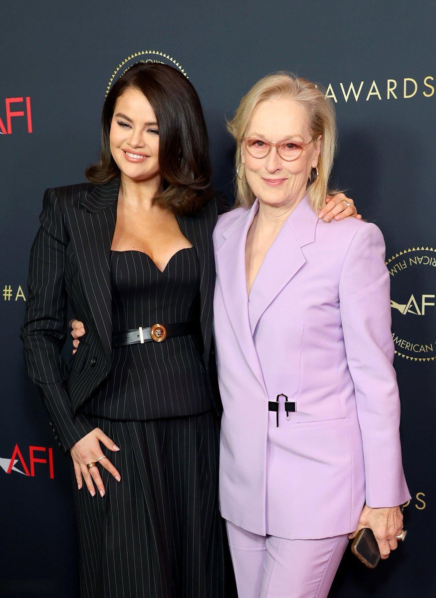 Até ela sente falta. 😭

''Eu acho que eles deveriam ter a Selena cantando, apenas isso'' — Meryl Streep no evento de FYC de #OnlyMurders sobre a 3º temporada da série.