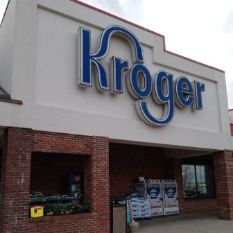 My daily Kroger 'Meat Markdown' sticker hunt was abruptly interrupted by a Corporate Pharmacist.

He was pushing a cart full of doughnuts & informing each person he approached that if they scheduled 3+vaccine shots for the same visit he would give them 2 dozen doughnuts for free.…