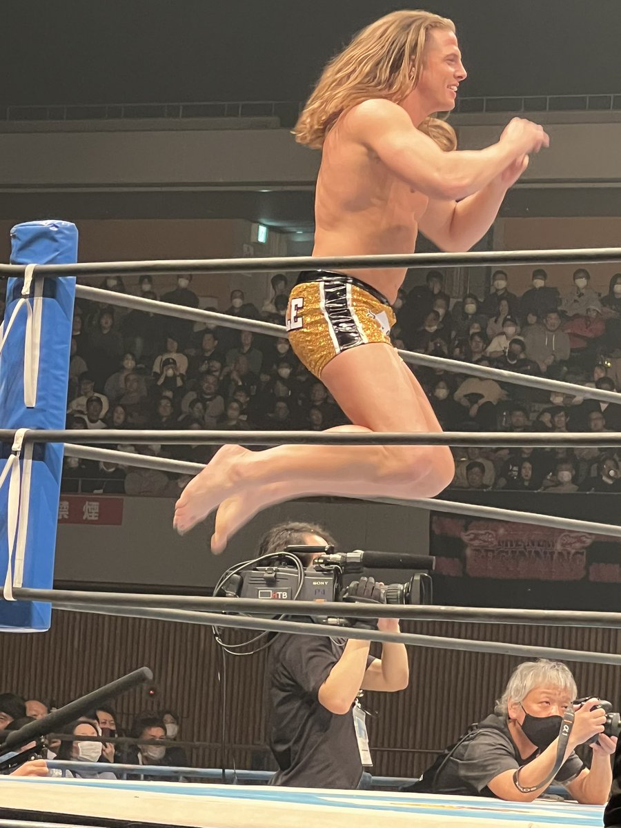 ikku_chaan19's tweet photo. 2024.2.23
ぴょんぴょん飛んだり跳ねたり☺️✨️
(裸足で小指を角にぶつけただけで息ができなくなるくらい痛いのに…すごいよ!)
#matthewriddle 選手
#マットリドル 選手
#njnbg
#njpw
#北海きたえーる https://t.co/TZc3KGNdzI