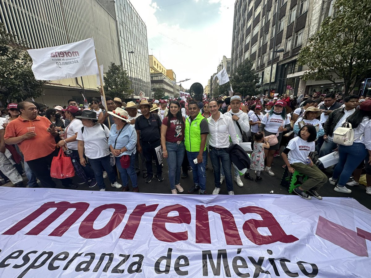José Carlos Acosta (@josecarlosxoch) on Twitter photo Estamos convencidos de que tendremos a la primera presidenta de México, <a href="/Claudiashein/">Claudia Sheinbaum Pardo</a>
Es un honor haberla acompañado este día en su arranque de campaña en el zócalo capitalino.
Miles de personas se dieron cita para refrendar su apoyo a la mujer que conducirá al país. Estamos convencidos de que tendremos a la primera presidenta de México, <a href="/Claudiashein/">Claudia Sheinbaum Pardo</a>
Es un honor haberla acompañado este día en su arranque de campaña en el zócalo capitalino.
Miles de personas se dieron cita para refrendar su apoyo a la mujer que conducirá al país.