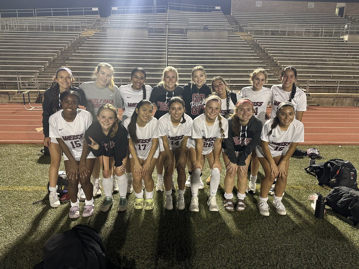 Lady Wolves pick up the 1-0 win over Bryan on the road. Shout out to our back line and GK Peyton Navarro for the shutout and clean sheet! 😤 Move to 10-0 in district play! 🔥🔥🔥
Fr. Aubrey Walker ⚽️ 
Jr. Tristan Boudreaux 🅰️ 

JV ties 1-1.