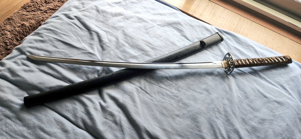 模造刀「別に”未開封”であっても構わんのだろう？」 別に、アレを倒してしまっても構わんのだろう? (べつにあれをた