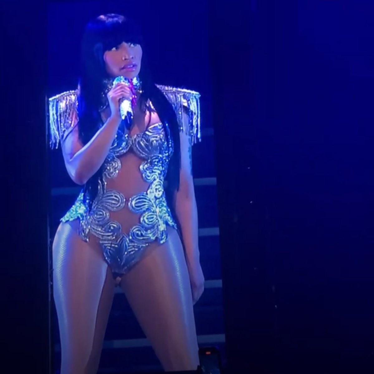 PopBase's tweet image. Nicki Minaj looks phenomenal for the opening night of her #PinkFriday2 World Tour.