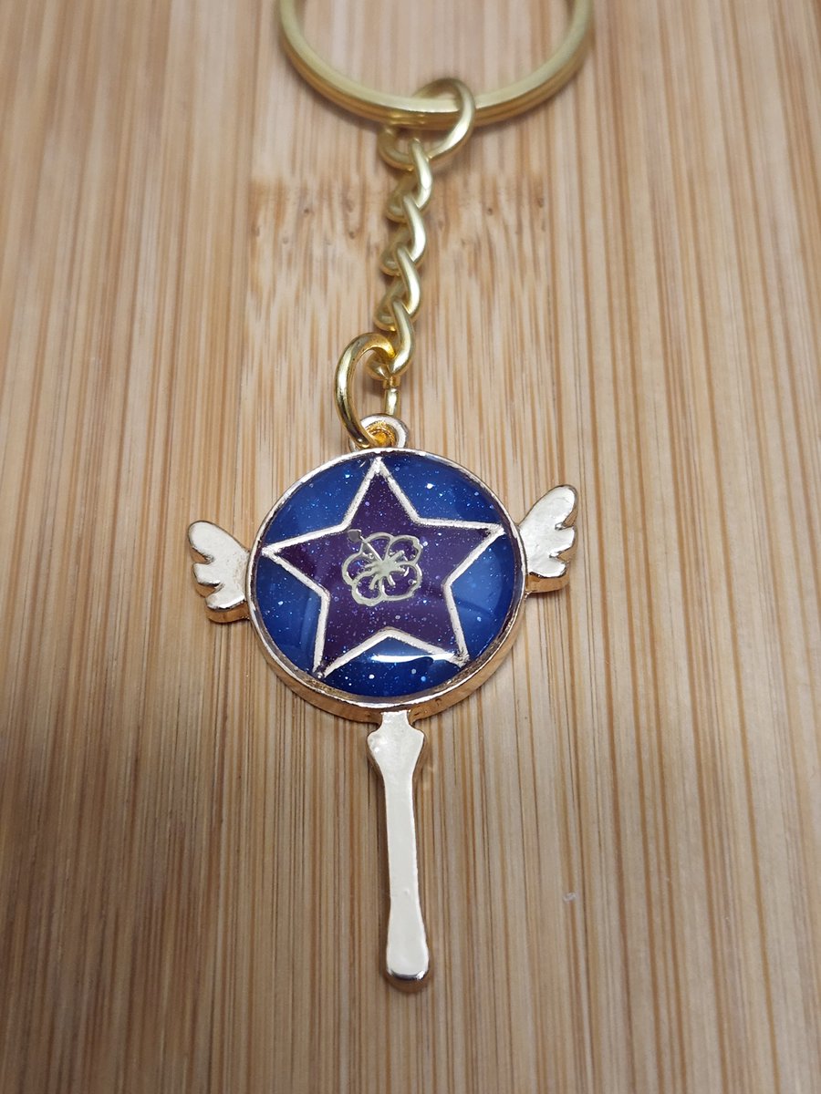 icefire_crafts's tweet photo. A color changing keychain that changes when under UV light.
.
.
.
#resin #resinart #resinartist #resincraft #resincrafts #resincoaster #resinjewelry #resinkeychains #resincharms #handmade #etsy #etsyshop #etsystore #etsyseller https://t.co/tNwvC2HT6J